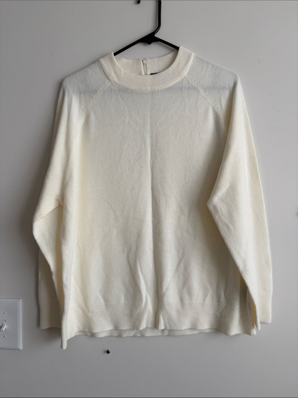 Women’s Cream Crewneck Sweater - size 1X.
